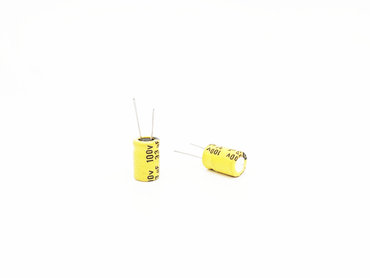 2000 de Lage ESR 20% Tolerantie Op hoge temperatuur van urencondensatoren 33UF100V
