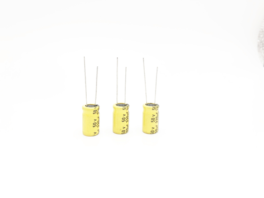 330UF50V Condensator op hoge temperatuur 10x16mm Radiale Loodtype Condensator