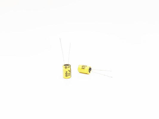 Gele Aluminium Elektrolytische Condensator Op hoge temperatuur 33UF100V