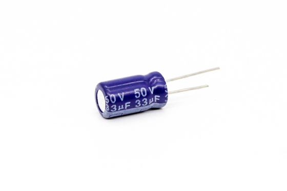 Miniatuuresr van de de Condensator Hoge Frequentie van 33uf50v 6.3x11 Lage Aluminiumcondensator