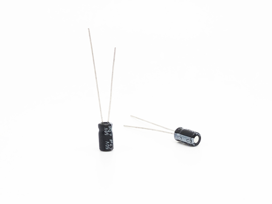 4.7UF50V miniatuur Elektrolytische Condensatoren 2000 Urencondensator Met lange levensuur