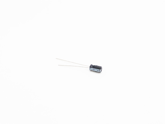 4.7UF50V miniatuur Elektrolytische Condensatoren 2000 Urencondensator Met lange levensuur