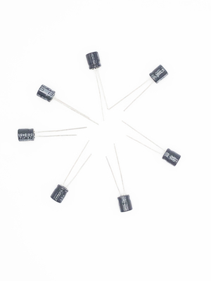 Zwarte Miniatuuraluminium Elektrolytische Condensatoren 47UF 35V TW BOR