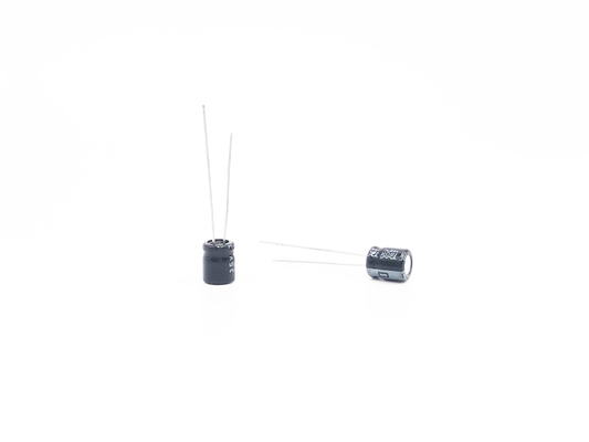 Zwarte Miniatuuraluminium Elektrolytische Condensatoren 47UF 35V TW BOR
