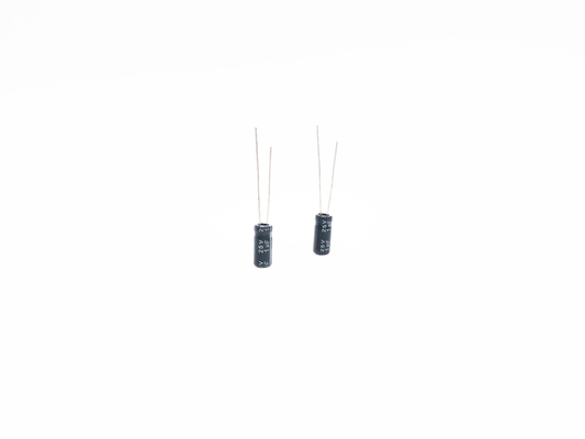 1UF25V 5X11MM Miniatuurcondensatorkringen Op hoge temperatuur