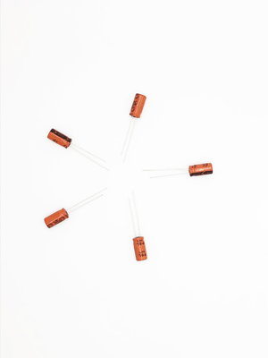 De Omschakelaarscondensator van CFL 16x25mm 10000 Uren Met lange levensuur